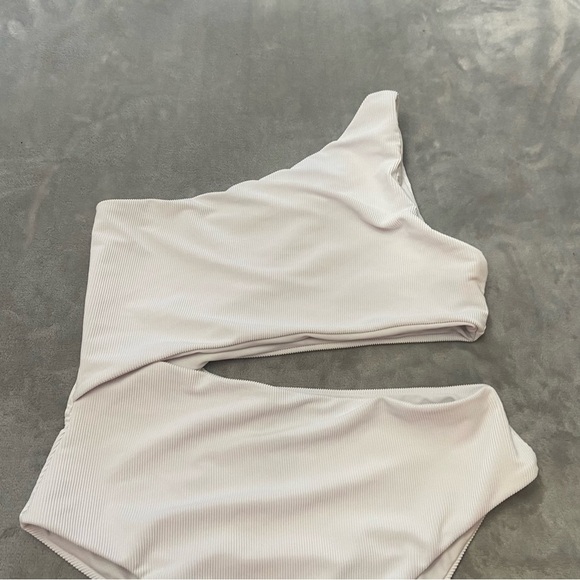 New! Beach Riot Celine one piece swimsuit white 4487 - Picture 9 of 13